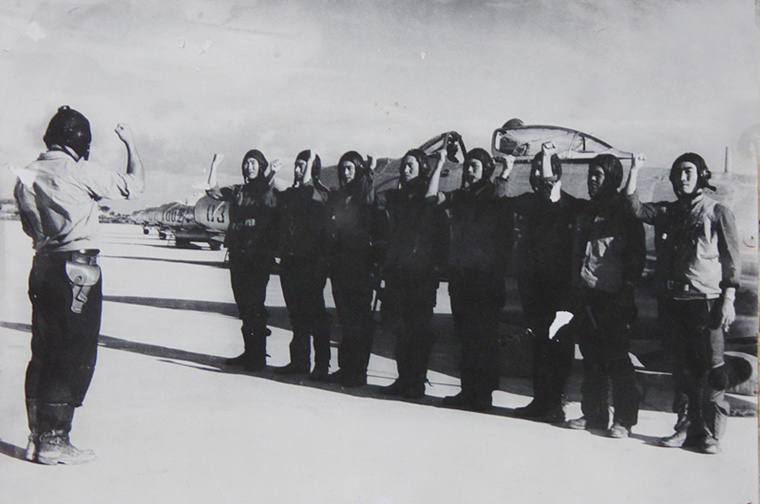 万米高空,遇到特情化险为夷的秘诀是啥? - 中国