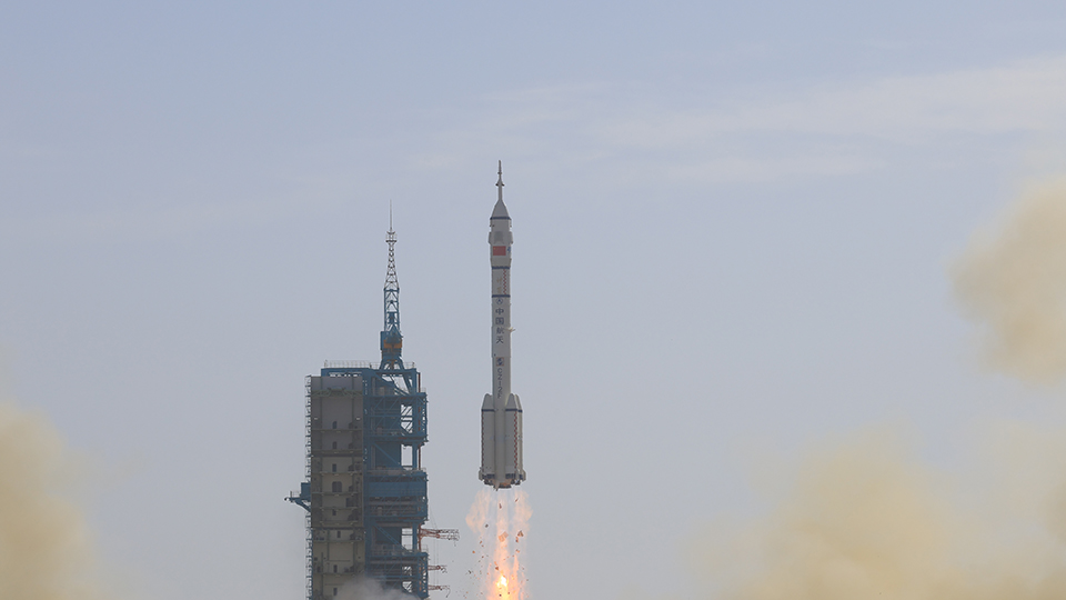 看，应急发射！这就是中国航天的硬核实力——神舟二十二号飞行任务侧记