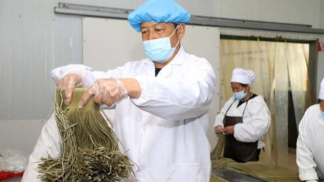 河南省汤阴县退役军人晁长青开设豆坊带动村民就业