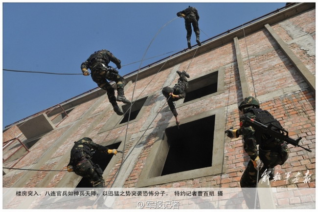高清:不怕死的"天狼突击队"训练秘照曝光