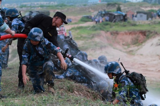中国海军陆战队女兵魔鬼训练:场面残酷挑战极限