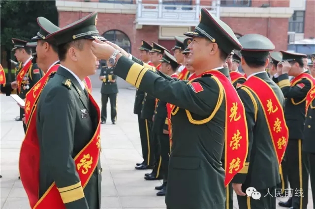 东部战区陆军首次举行转业干部退役仪式,一批
