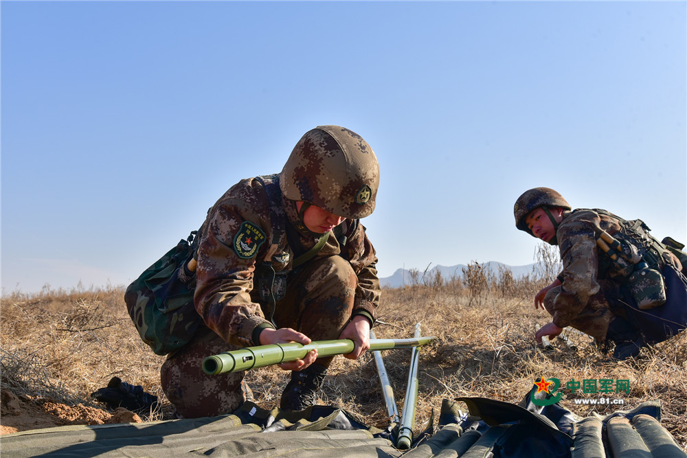 中国陆军-10℃练伪装,这群工程兵把装备"藏"起来了 来源 中国军网