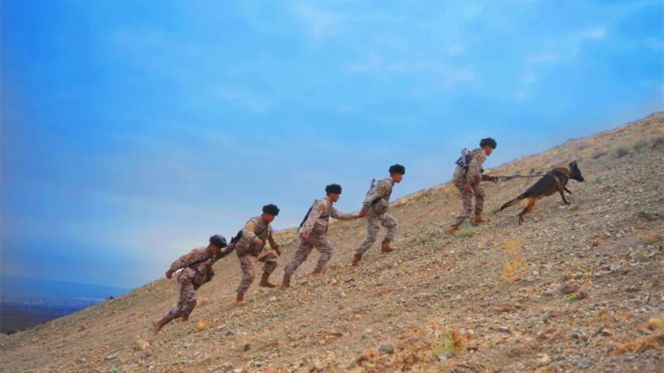 江巴斯：山脊线上奔腾的青春