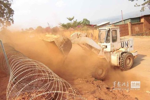 中国维和工兵分队高效施工、保质保量。