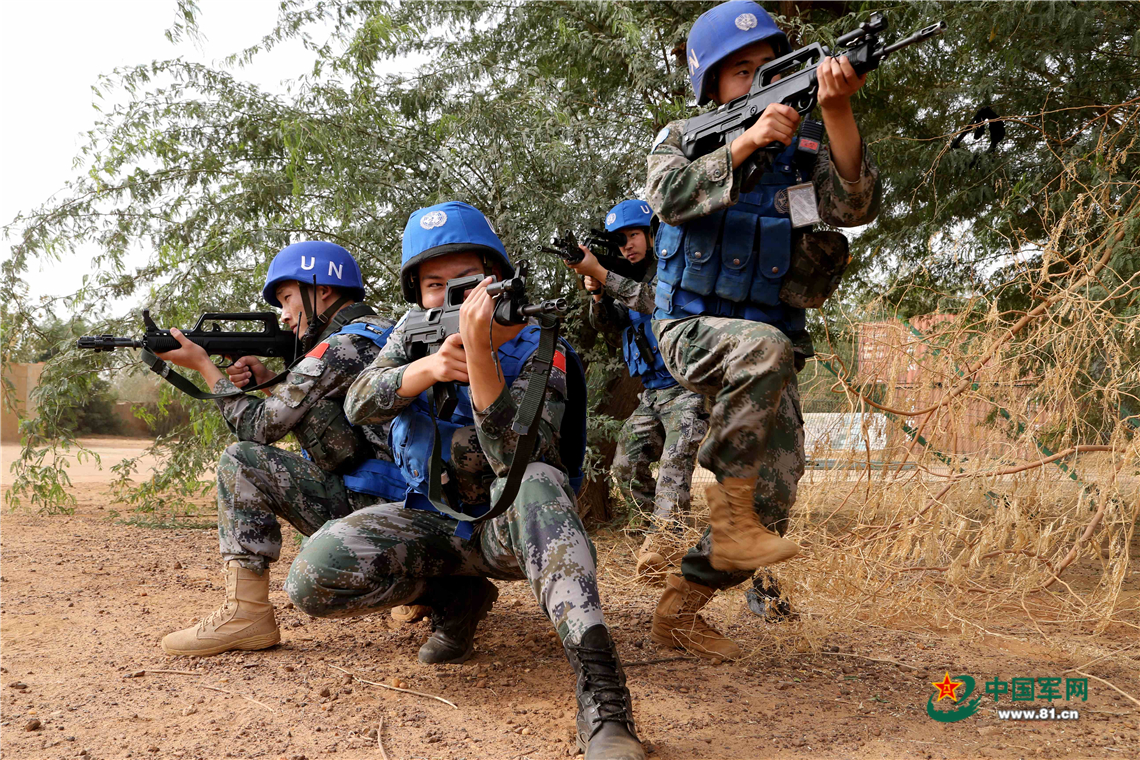 中国第5批赴马里维和警卫分队组织营区防卫演