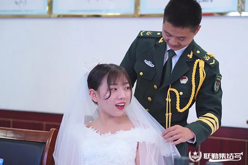 迷彩婚纱照图片_迷彩婚纱照霸气(3)