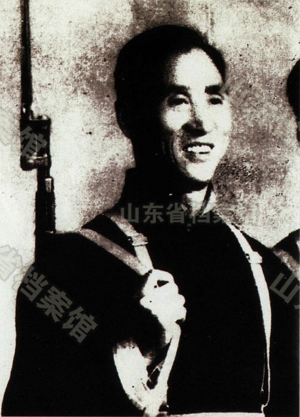 三个全国民兵英雄的照片（于化虎、孙玉敏、赵守福）