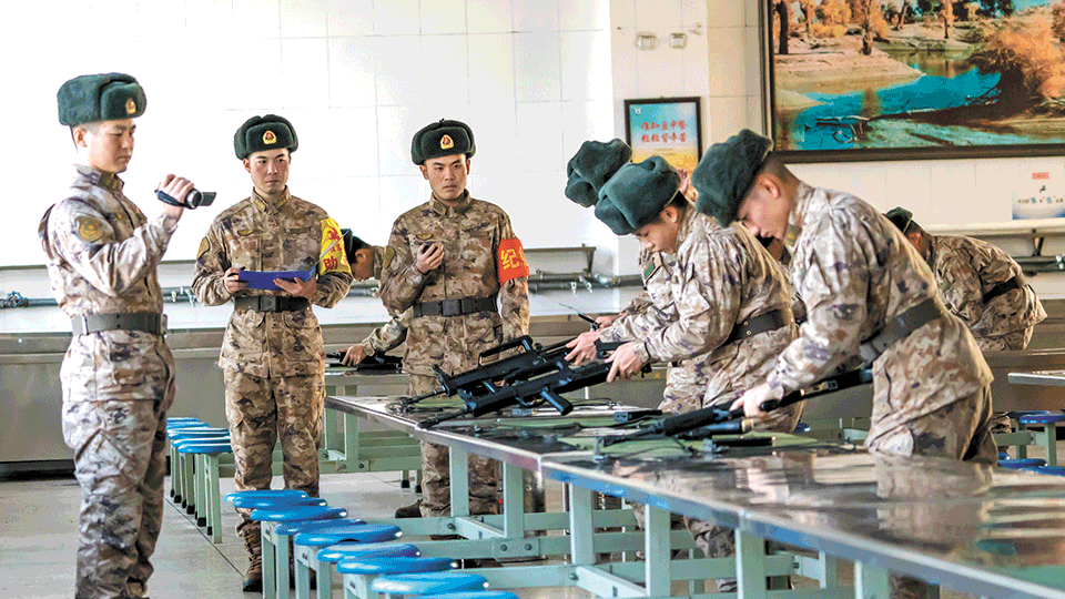 依法治训有效落实，新疆军区某团严格组织阶段性考核