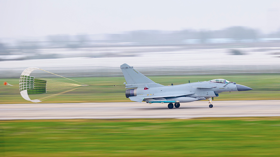 空军航空兵某旅开展飞行训练