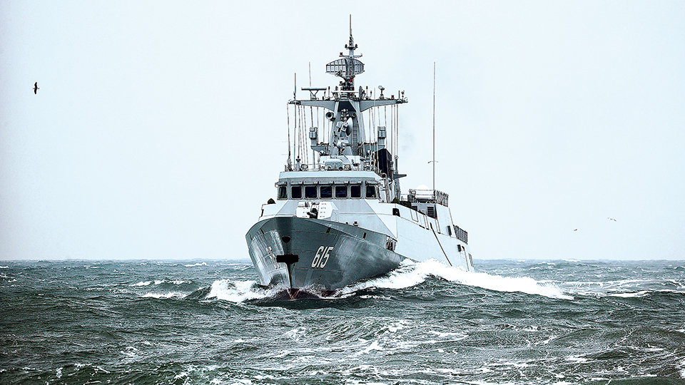 海军某支队开展海上训练