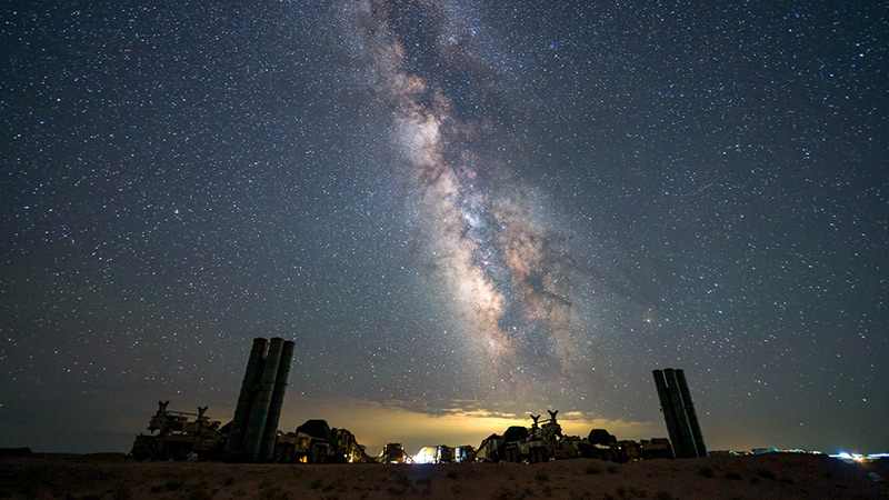 专家赏评优秀摄影作品：《星空下的阵地》
