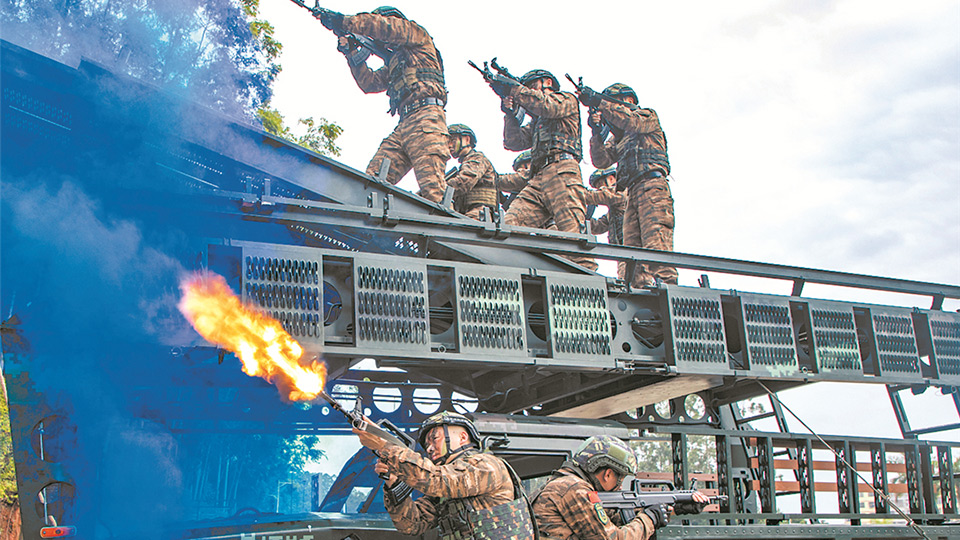 武警广西总队机动支队参谋邱健强军精武掠影