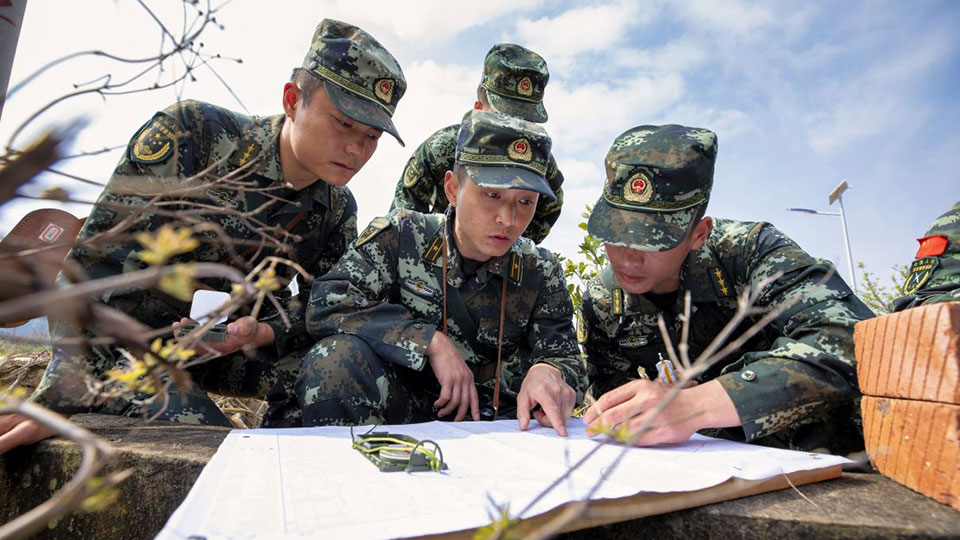 武警桂林支队开展“警官训练日” 提升带兵打仗能力