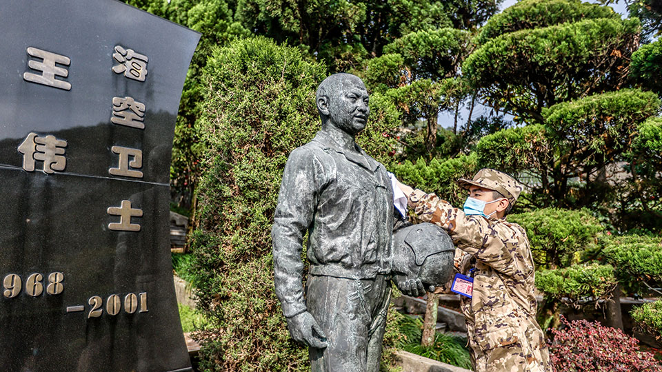 清明前夕，新兵们这样走近“海空卫士”王伟