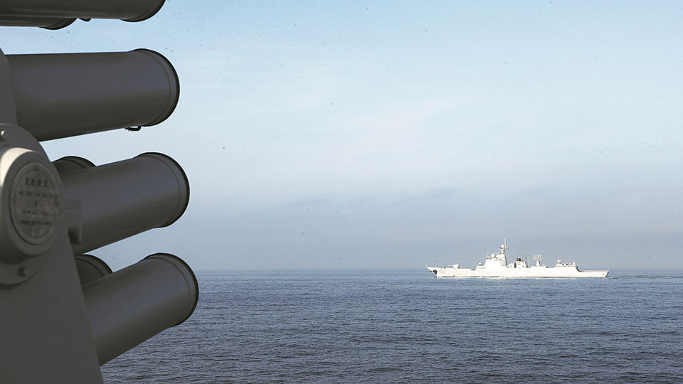 大洋深海，战舰布阵！海军某驱逐舰支队组织实兵实弹演练