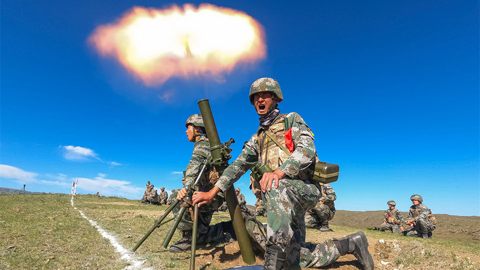 直击演训场，新疆军区某边防团组织迫击炮实弹射击考核