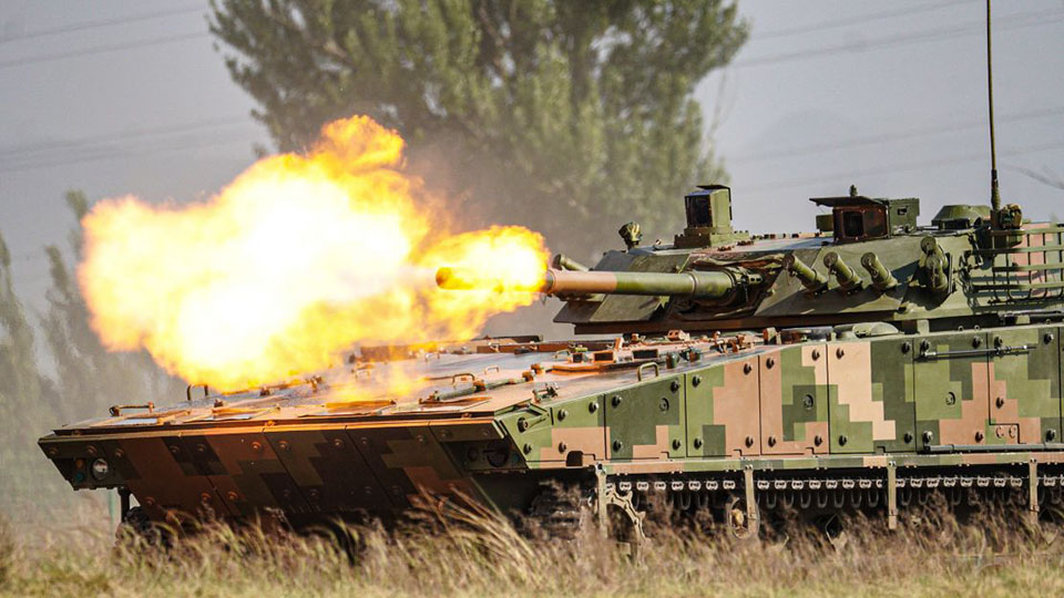 应对未来战争搏杀：步兵战车实弹射击 探索新装备极限性能