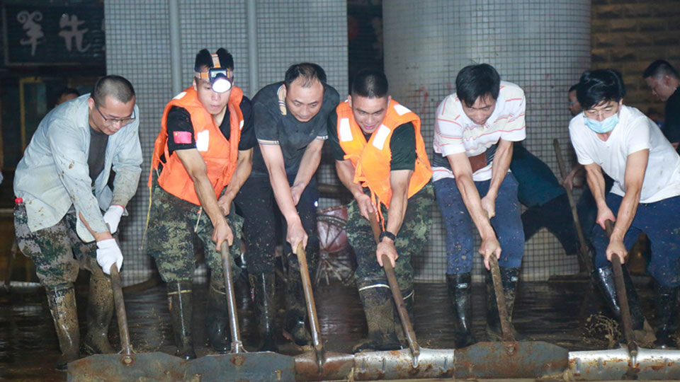 广西柳州：闻“汛”而动！武警官兵抗洪清淤再出击