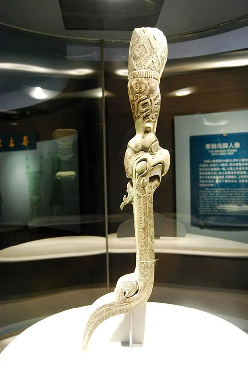 跨越3000年三星堆鸟足曲身顶尊神像再合璧