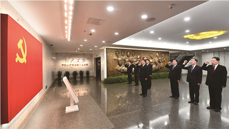 习近平:努力造就一支忠诚干净担当高素质干部队伍 习近平:努力造就一支忠诚干净担当高素质干部队伍