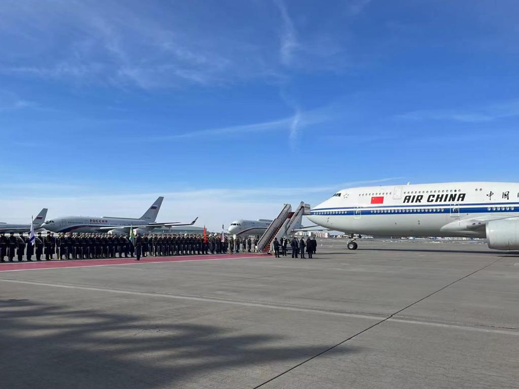 现场图片，习近平受到俄方隆重欢迎(图2)