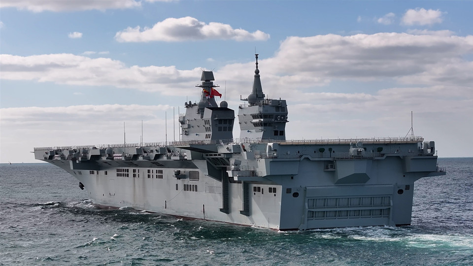 海军四川舰顺利完成首次航行试验