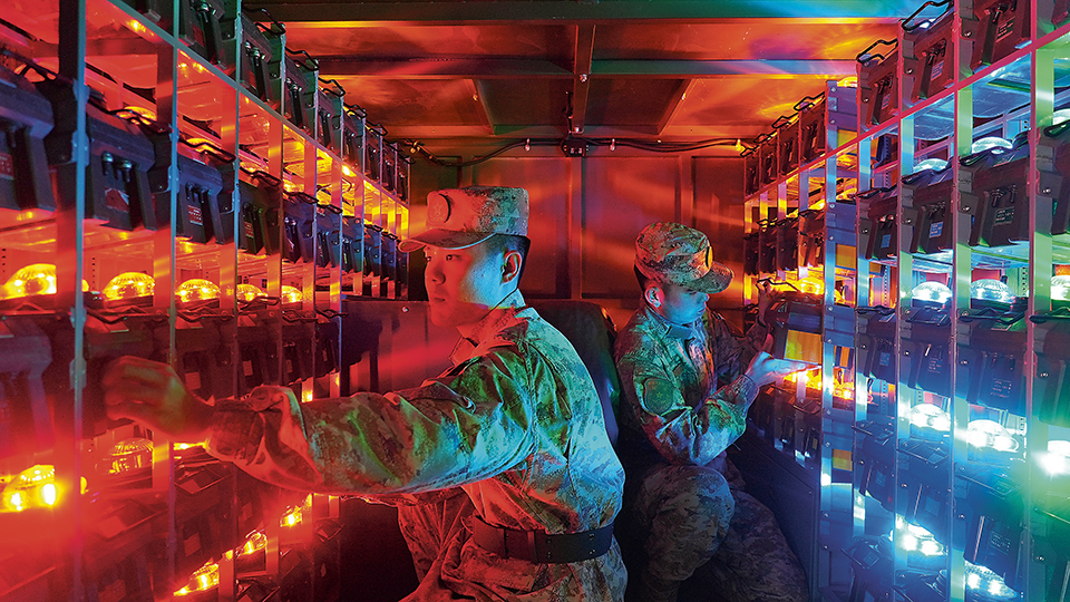 军营观察丨机场跑道上的“追梦青春”