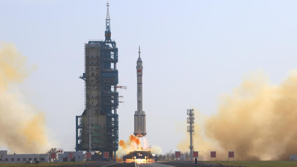 高清大图！一起看神舟二十二号点火瞬间