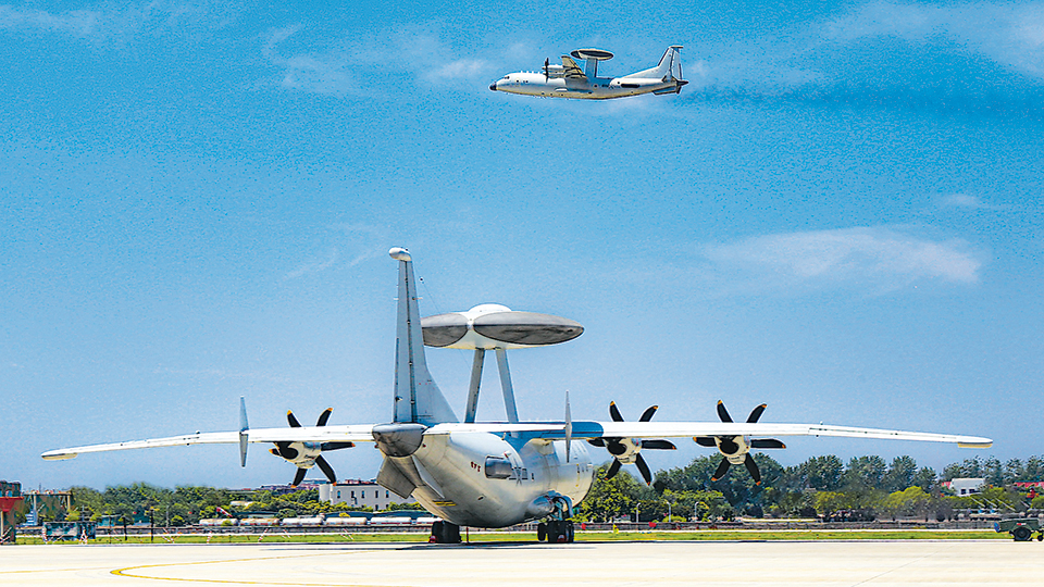 枕戈待旦制胜海天——来自东部战区海军航空兵某师的观察报告