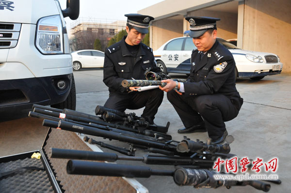 浙江警方破获特大网络贩枪案 缴获11支枪上万