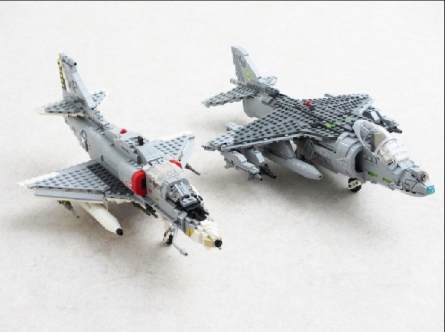 网友用乐高积木拼出各种世界著名战斗机