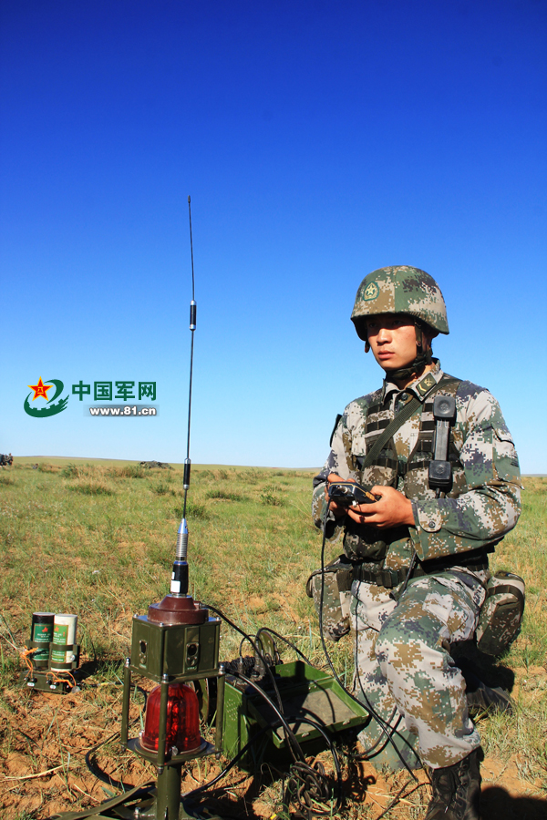 跨越2014·朱日和F演习实兵对抗见闻