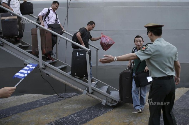 希腊海军派出战舰帮助我国公民从利比亚撤离