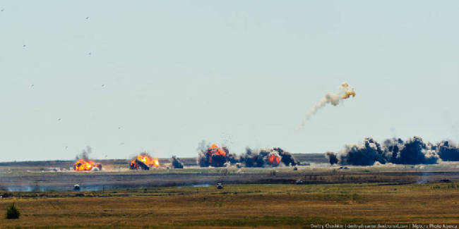 飞镖大赛新照:俄军拿出真战机让中国苏30轰炸