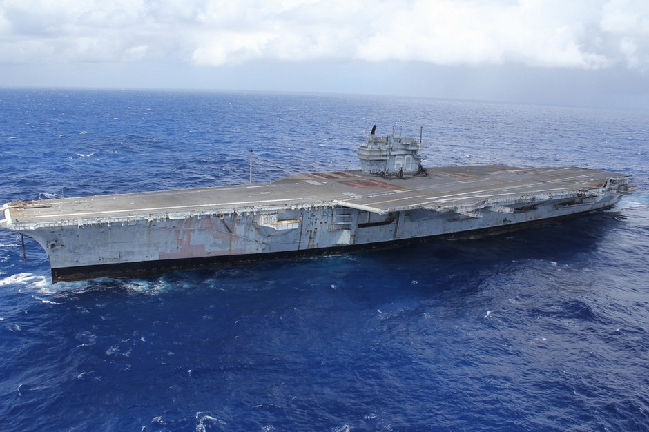 巨舰末日:美国1美分卖掉退役航母 被拖往拆船