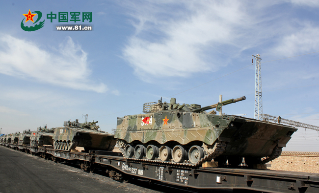 第21集团军某装甲旅锤炼部队快速机动能力