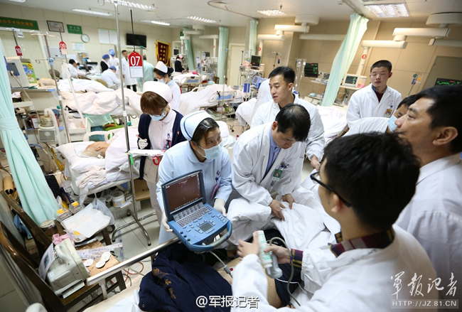 第二军医大学附属长征医院全力抢救踩踏事故伤