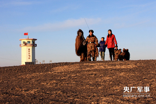 春节不回家的老兵 感动常在心间