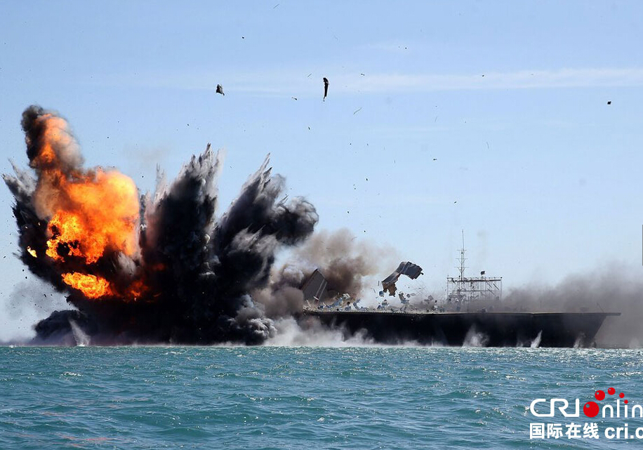 伊朗革命卫队在霍尔木兹海峡举行军演