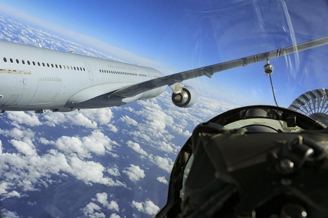 美日澳联合军演 三国战机编队飞行