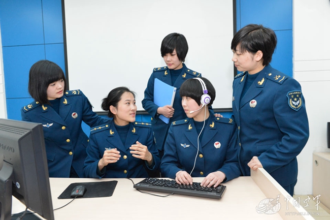 实拍<em>女连长</em>的3月5日这一天 - 中国军网