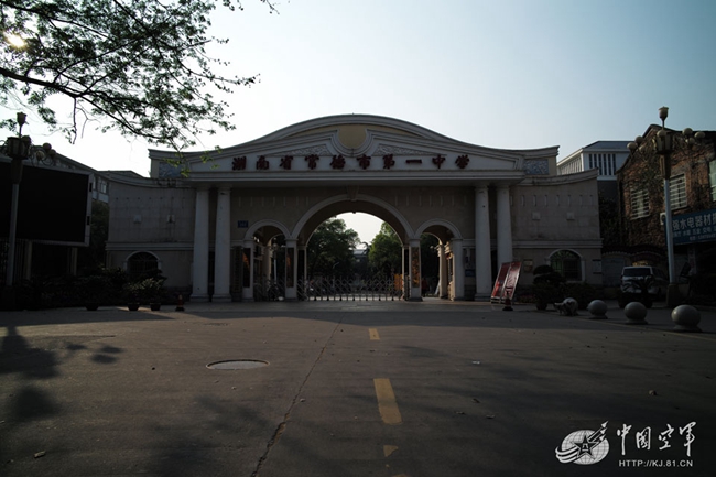 空军在湘少年航校招生初选结束 报名火爆竞争