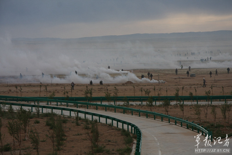 朱日和的硝烟: 红军 三路突进结果兵损过半