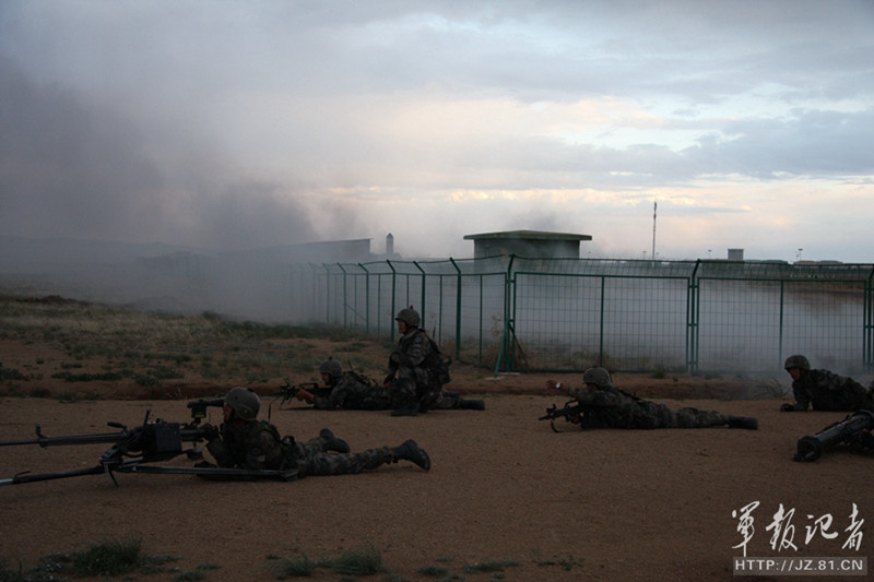 朱日和的硝烟: 红军 三路突进结果兵损过半