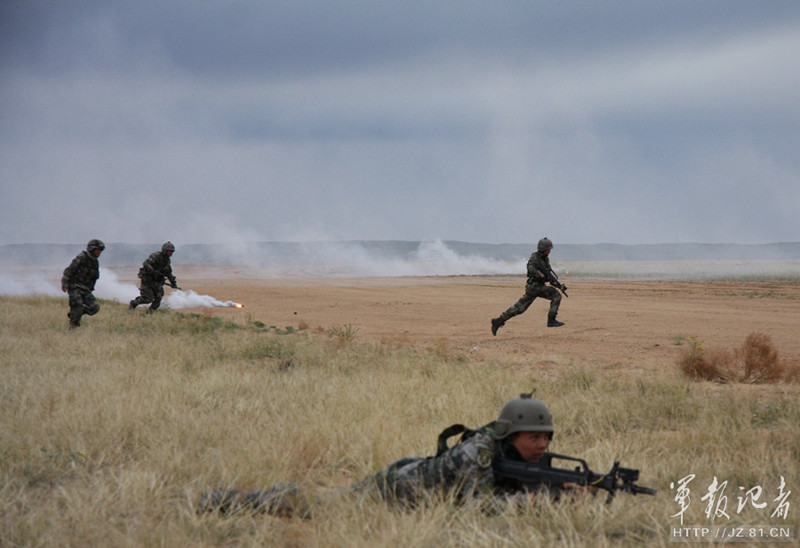 朱日和的硝烟: 红军 三路突进结果兵损过半