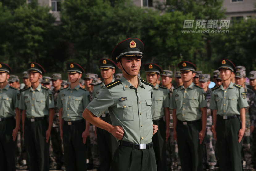 西安邮电大学国防生开展队列会操训练