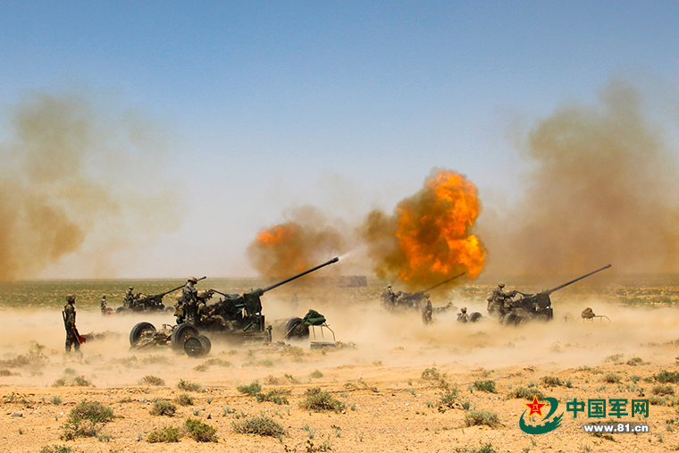 陆军防空兵部队某型便携式导弹击落高速靶机4