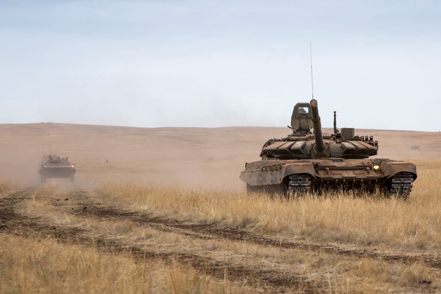 俄年度最大规模军演:战车出击似钢铁洪流