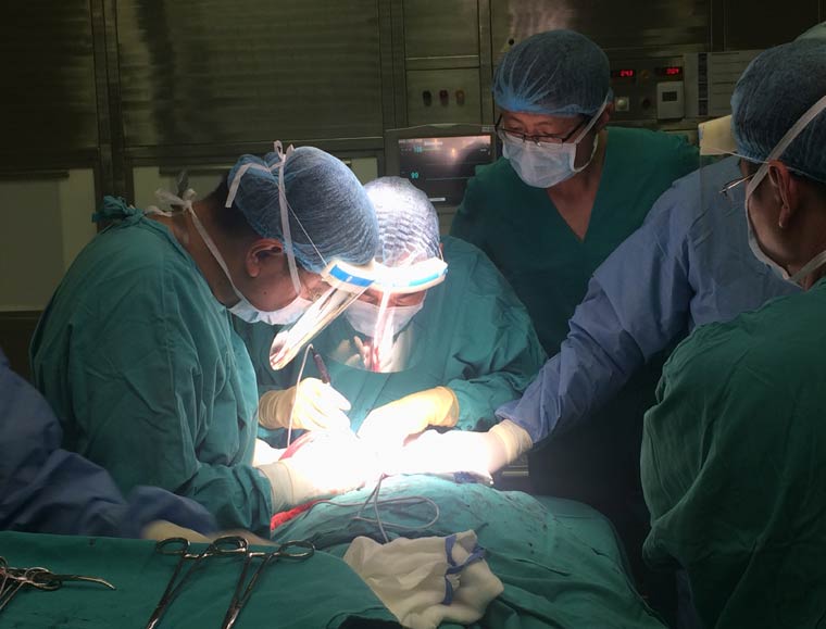 第14批中国援博茨瓦纳医疗队造福当地民众